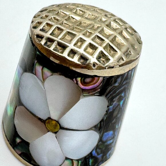 Vintage Thimble With Mother Of Pearl & Abalone Inlay Floral Design 1 inch - Picture 6 of 7